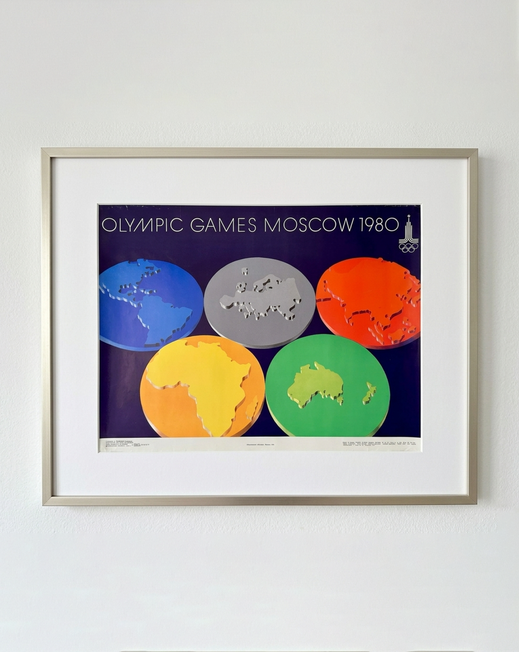 Original 1980 Moscow Olympics Poster – B. Gyurkovich (Hungary) – Olympic Rings World Map Design – 56 × 44 cm / 22.0 × 17.3 in