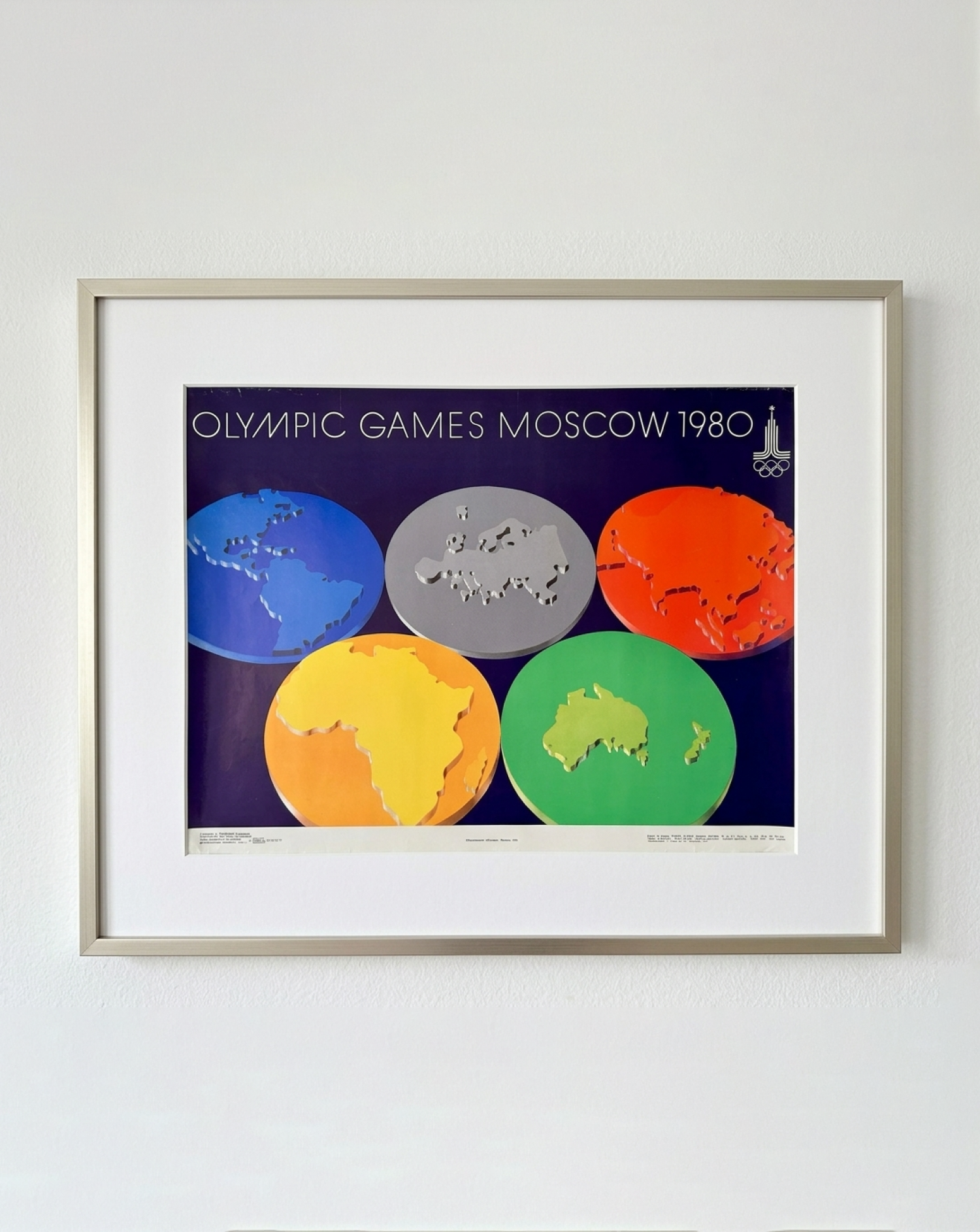 Original 1980 Moscow Olympics Poster – B. Gyurkovich (Hungary) – Olympic Rings World Map Design – 56 × 44 cm / 22.0 × 17.3 in